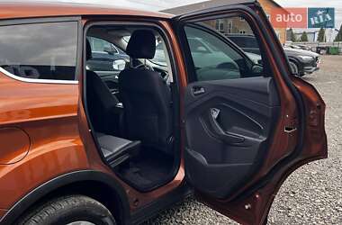 Внедорожник / Кроссовер Ford Escape 2017 в 