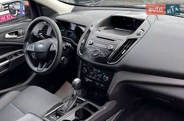 Внедорожник / Кроссовер Ford Escape 2017 в 