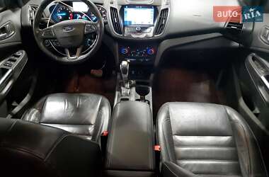 Внедорожник / Кроссовер Ford Escape 2018 в 