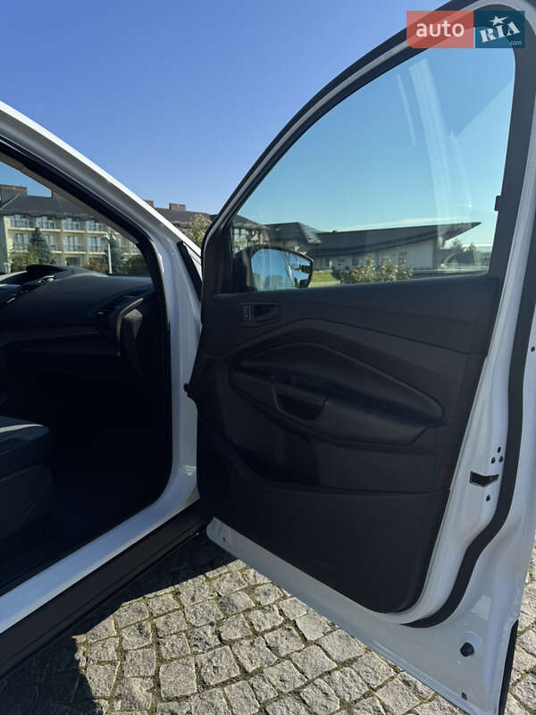 Внедорожник / Кроссовер Ford Escape 2017 в Жовкве