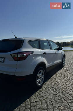 Внедорожник / Кроссовер Ford Escape 2017 в 