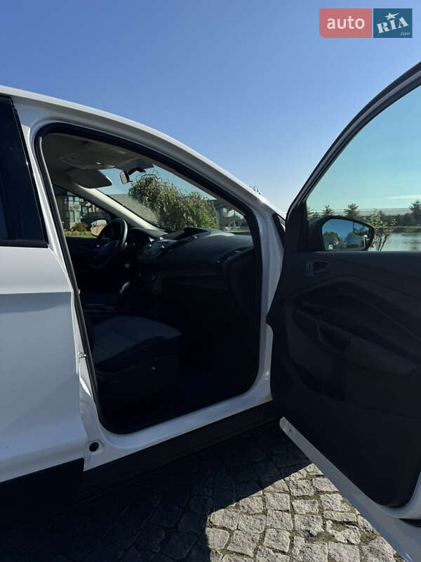 Внедорожник / Кроссовер Ford Escape 2017 в Жовкве