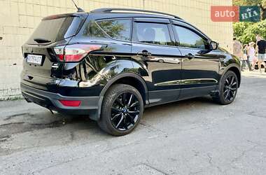 Внедорожник / Кроссовер Ford Escape 2018 в 