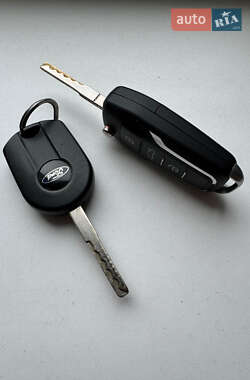 Внедорожник / Кроссовер Ford Escape 2014 в 