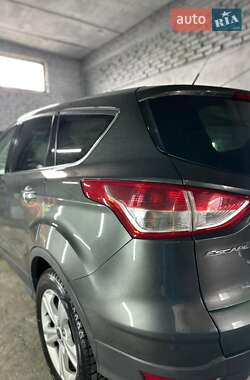 Внедорожник / Кроссовер Ford Escape 2015 в 