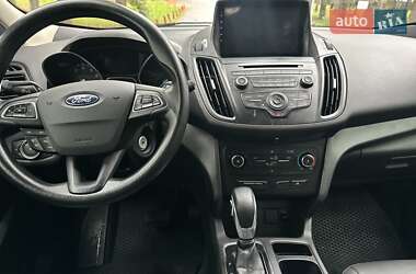 Внедорожник / Кроссовер Ford Escape 2017 в 