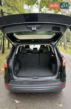 Внедорожник / Кроссовер Ford Escape 2017 в 