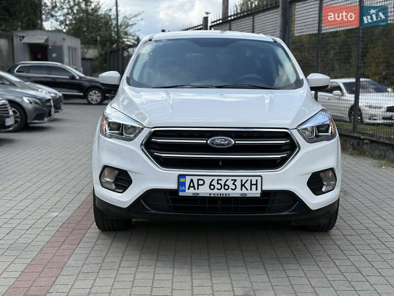 Внедорожник / Кроссовер Ford Escape 2017 в Запорожье