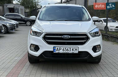 Внедорожник / Кроссовер Ford Escape 2017 в 