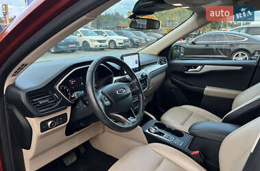 Внедорожник / Кроссовер Ford Escape 2019 в 