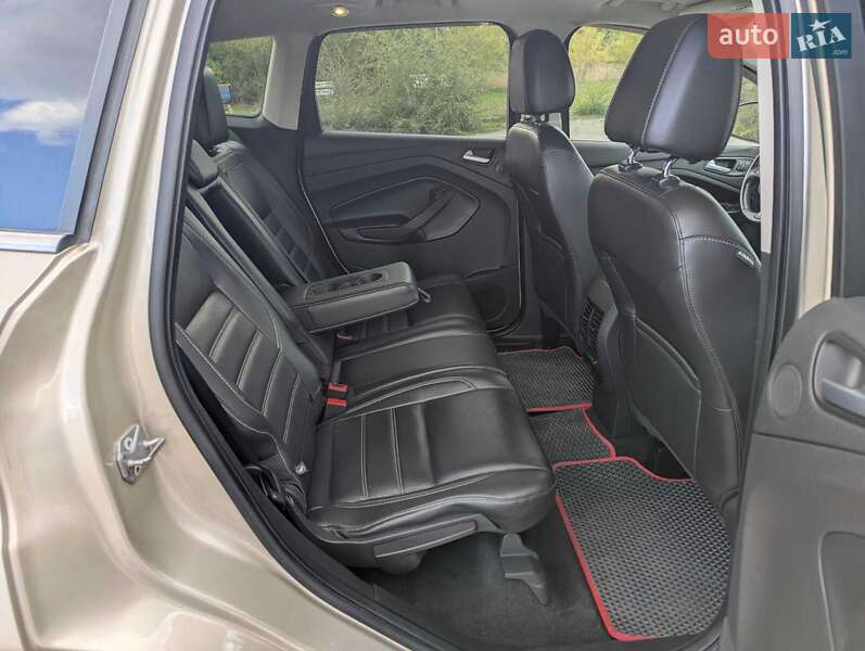 Внедорожник / Кроссовер Ford Escape 2016 в Днепре