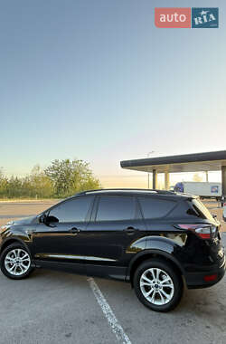 Внедорожник / Кроссовер Ford Escape 2016 в 