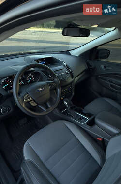Внедорожник / Кроссовер Ford Escape 2016 в 