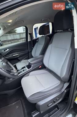 Внедорожник / Кроссовер Ford Escape 2017 в 