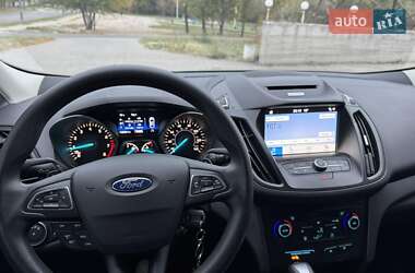 Внедорожник / Кроссовер Ford Escape 2017 в 