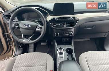 Внедорожник / Кроссовер Ford Escape 2020 в 