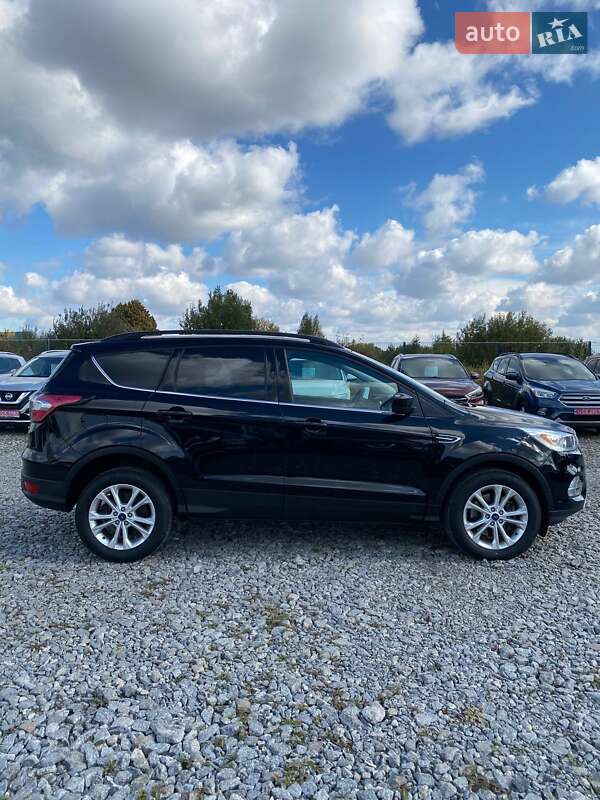 Позашляховик / Кросовер Ford Escape 2017 в Львові