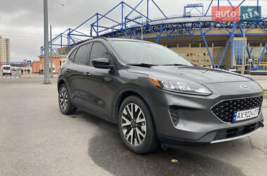 Позашляховик / Кросовер Ford Escape 2020 в 