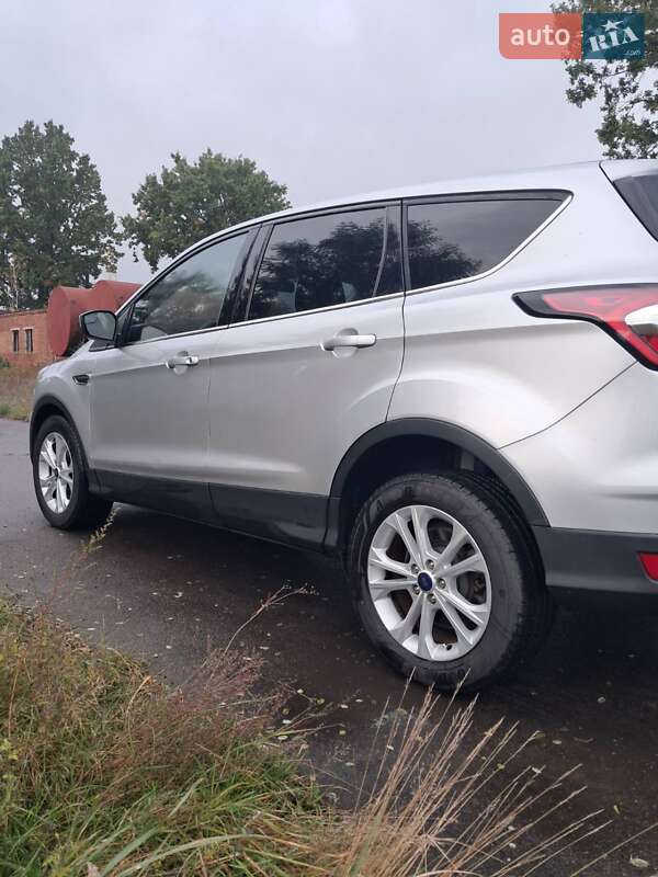 Внедорожник / Кроссовер Ford Escape 2017 в Сосновке