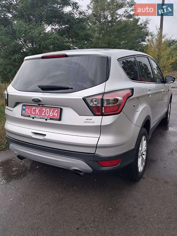 Внедорожник / Кроссовер Ford Escape 2017 в Сосновке
