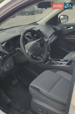 Внедорожник / Кроссовер Ford Escape 2017 в 