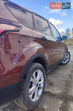 Внедорожник / Кроссовер Ford Escape 2018 в 