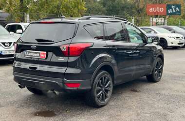 Внедорожник / Кроссовер Ford Escape 2019 в 