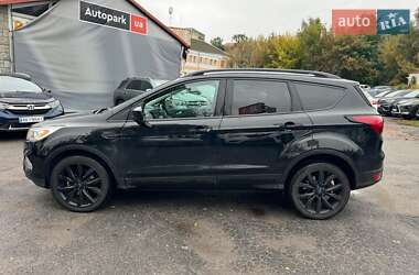 Внедорожник / Кроссовер Ford Escape 2019 в 