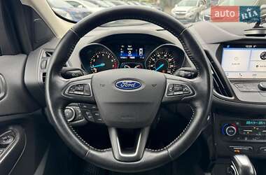 Внедорожник / Кроссовер Ford Escape 2019 в 
