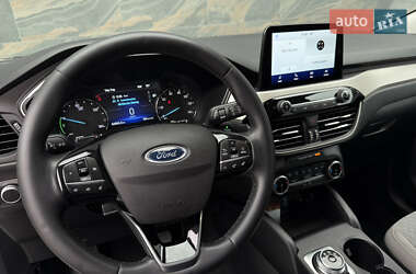 Позашляховик / Кросовер Ford Escape 2022 в 