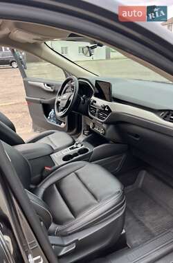 Внедорожник / Кроссовер Ford Escape 2020 в 