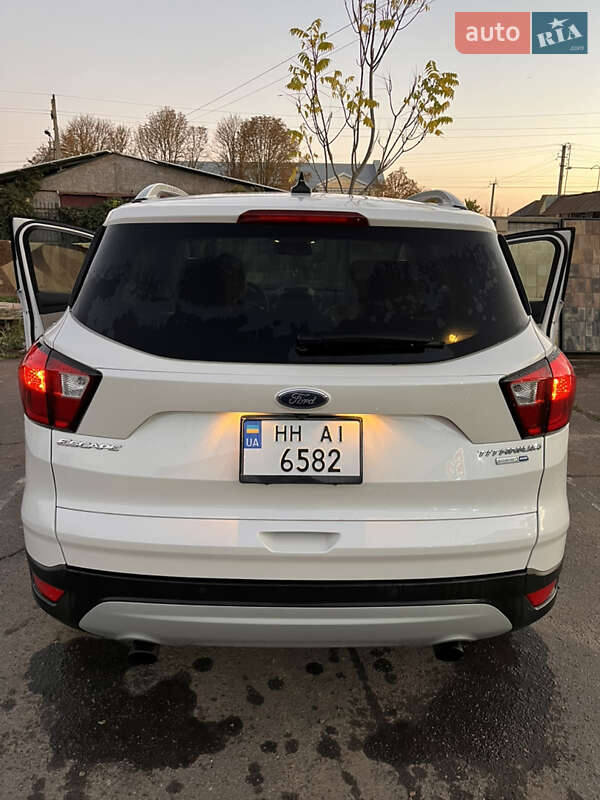 Внедорожник / Кроссовер Ford Escape 2018 в Килии фото 13 Внедорожник / Кроссовер Ford Escape 2018 в Килии