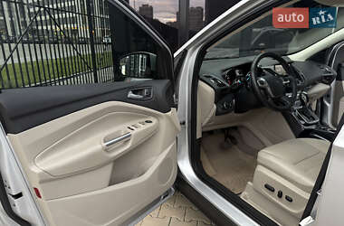 Позашляховик / Кросовер Ford Escape 2013 в 