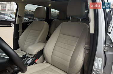 Позашляховик / Кросовер Ford Escape 2013 в 