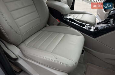 Позашляховик / Кросовер Ford Escape 2013 в 