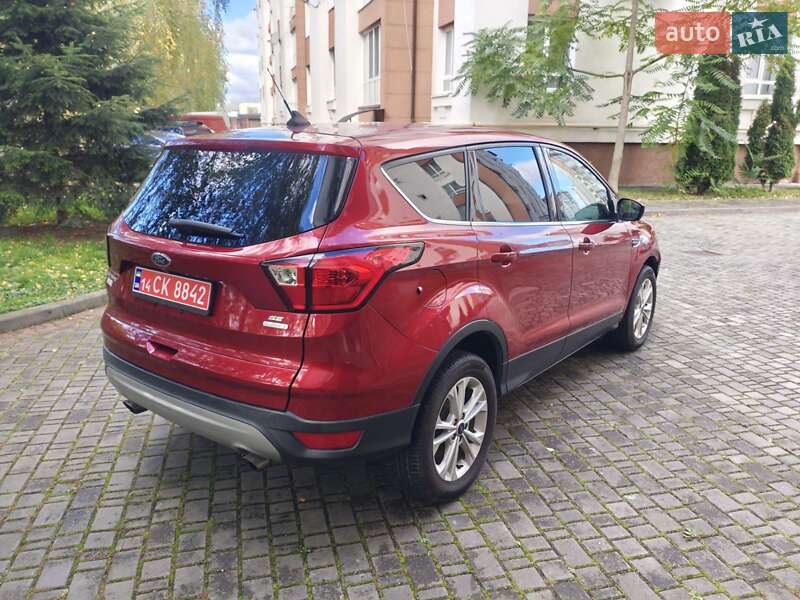 Внедорожник / Кроссовер Ford Escape 2018 в Ивано-Франковске