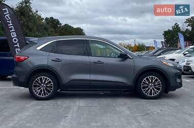 Позашляховик / Кросовер Ford Escape 2022 в 
