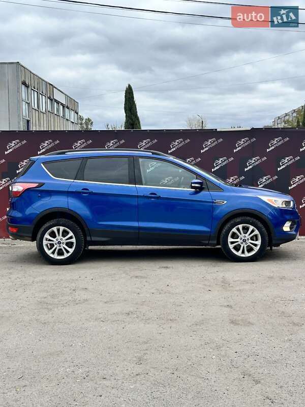 Внедорожник / Кроссовер Ford Escape 2017 в Сумах