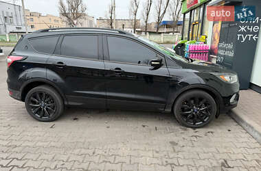Позашляховик / Кросовер Ford Escape 2016 в 