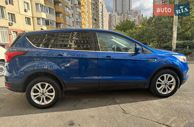 Внедорожник / Кроссовер Ford Escape 2019 в 