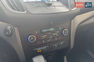 Внедорожник / Кроссовер Ford Escape 2019 в 
