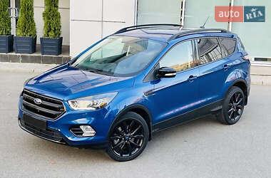 Внедорожник / Кроссовер Ford Escape 2017 в 