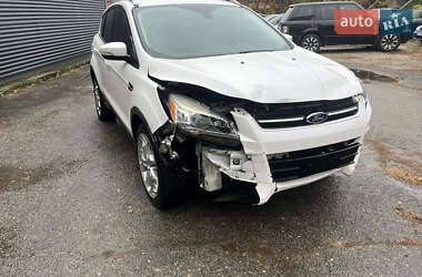 Внедорожник / Кроссовер Ford Escape 2016 в 
