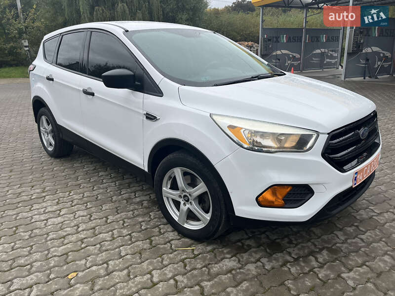 Внедорожник / Кроссовер Ford Escape 2017 в 