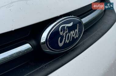 Позашляховик / Кросовер Ford Escape 2013 в 