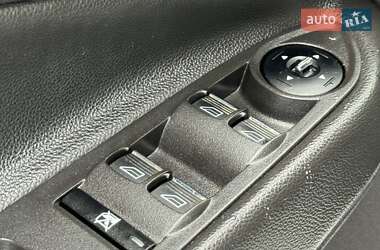 Позашляховик / Кросовер Ford Escape 2013 в 