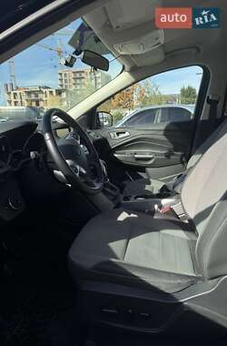 Позашляховик / Кросовер Ford Escape 2014 в 