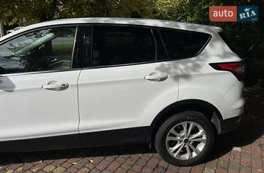 Позашляховик / Кросовер Ford Escape 2016 в  фото 7 Позашляховик / Кросовер Ford Escape 2016 в