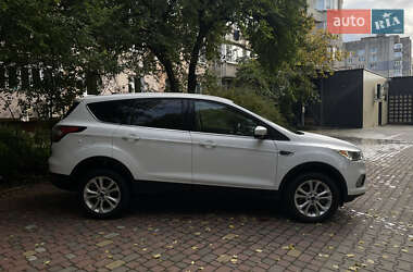 Позашляховик / Кросовер Ford Escape 2016 в  фото 12 Позашляховик / Кросовер Ford Escape 2016 в