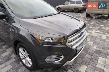 Внедорожник / Кроссовер Ford Escape 2018 в 